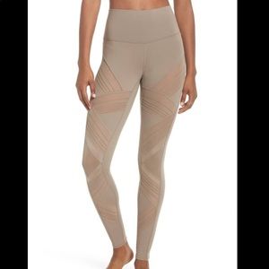 ALO Ultimate High Waist Leggings IN XS